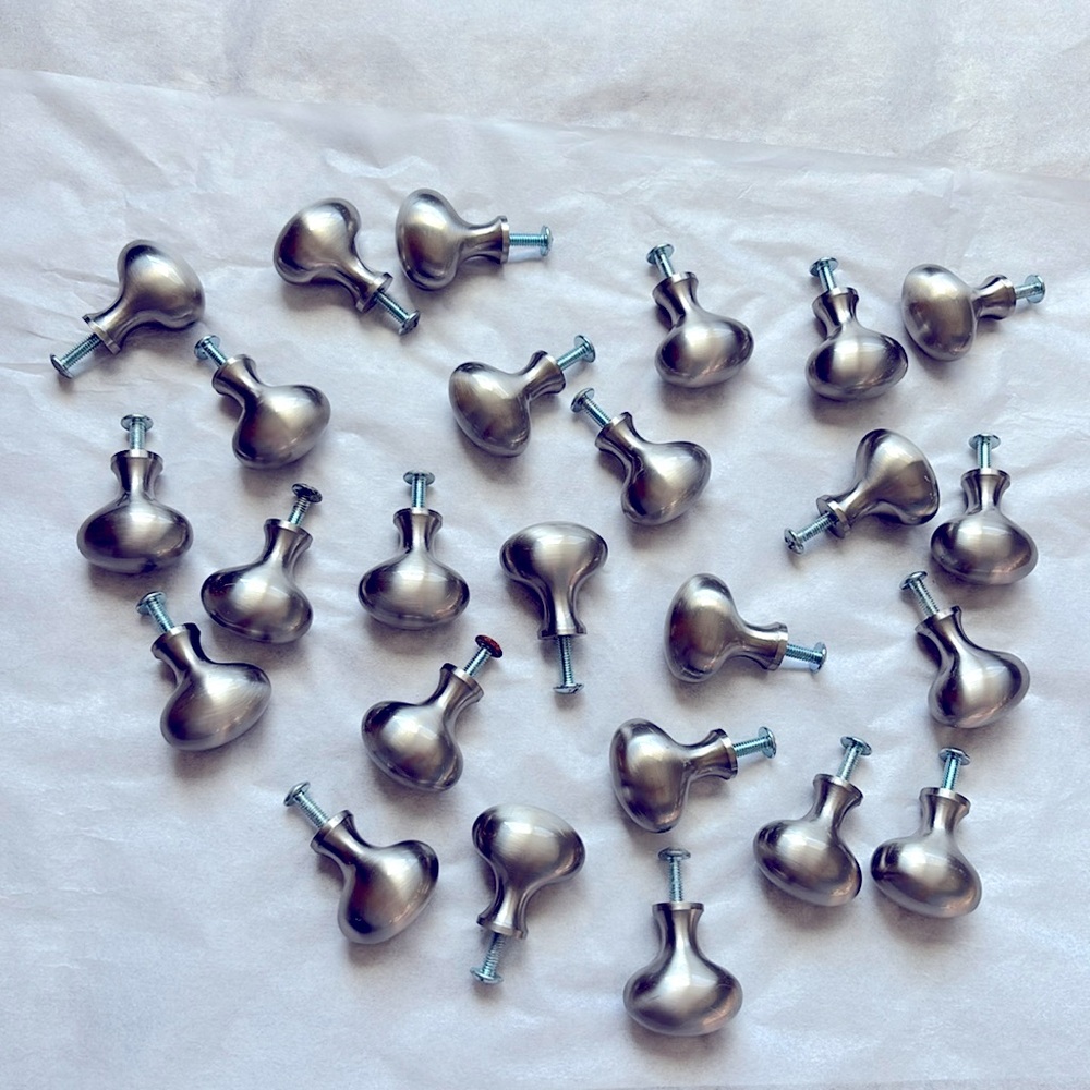 Brushed nickel cabinet door knobs